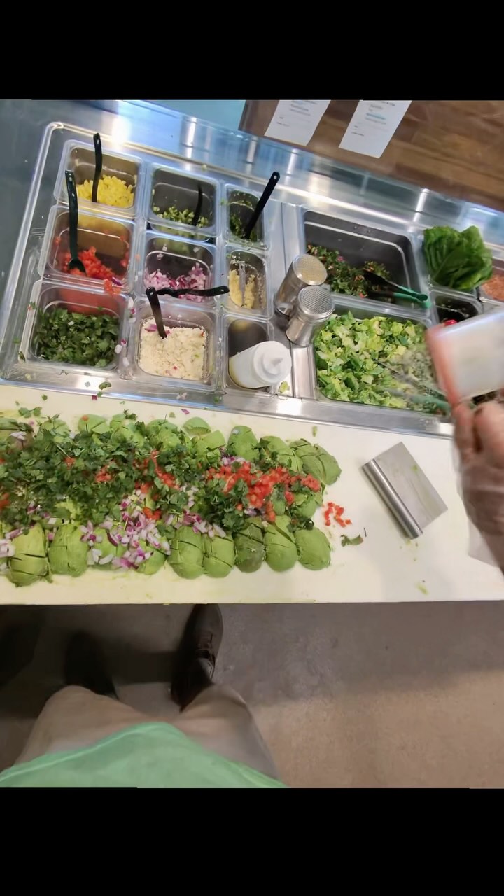 Just like me Abuela would make it…#guacago #floridafreshmex